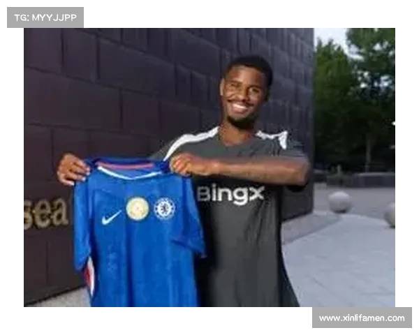 大卫路易斯在足球场上的多面角色与战术价值分析